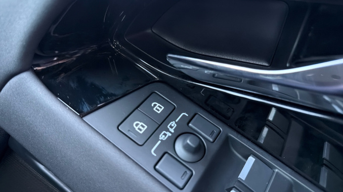 Land Rover Range Rover Evoque 2.0 D200 Hoxton Edition 5dr Auto Diesel Hatchback - Image 37